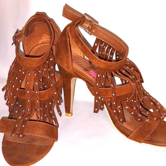 Heels - Picture 2 of 4